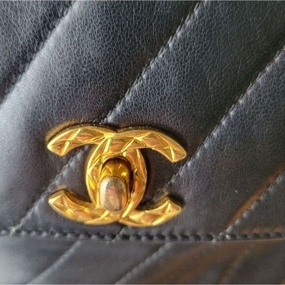 Authentic Vintage Chanel Large Bijou Strap Shoulder Camera CrossBody Bag Purse - Picture 14 of 16